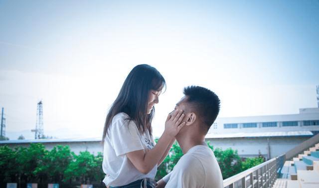 三招教会你如何快速给车窗除霜?