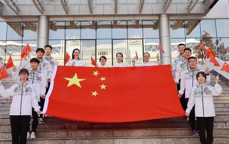 升空的愤怒奶奶