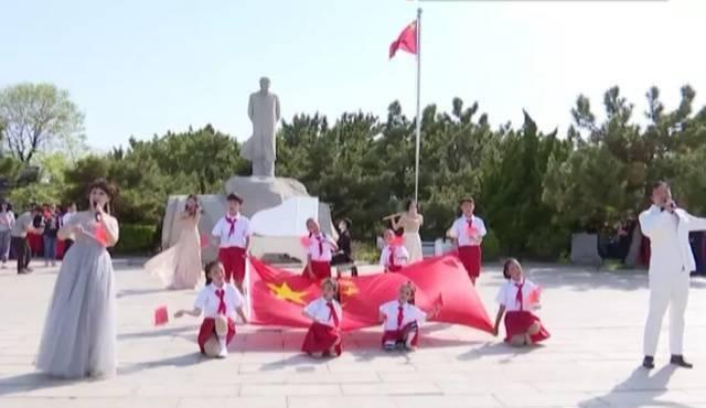 卡通红色汽车拼图