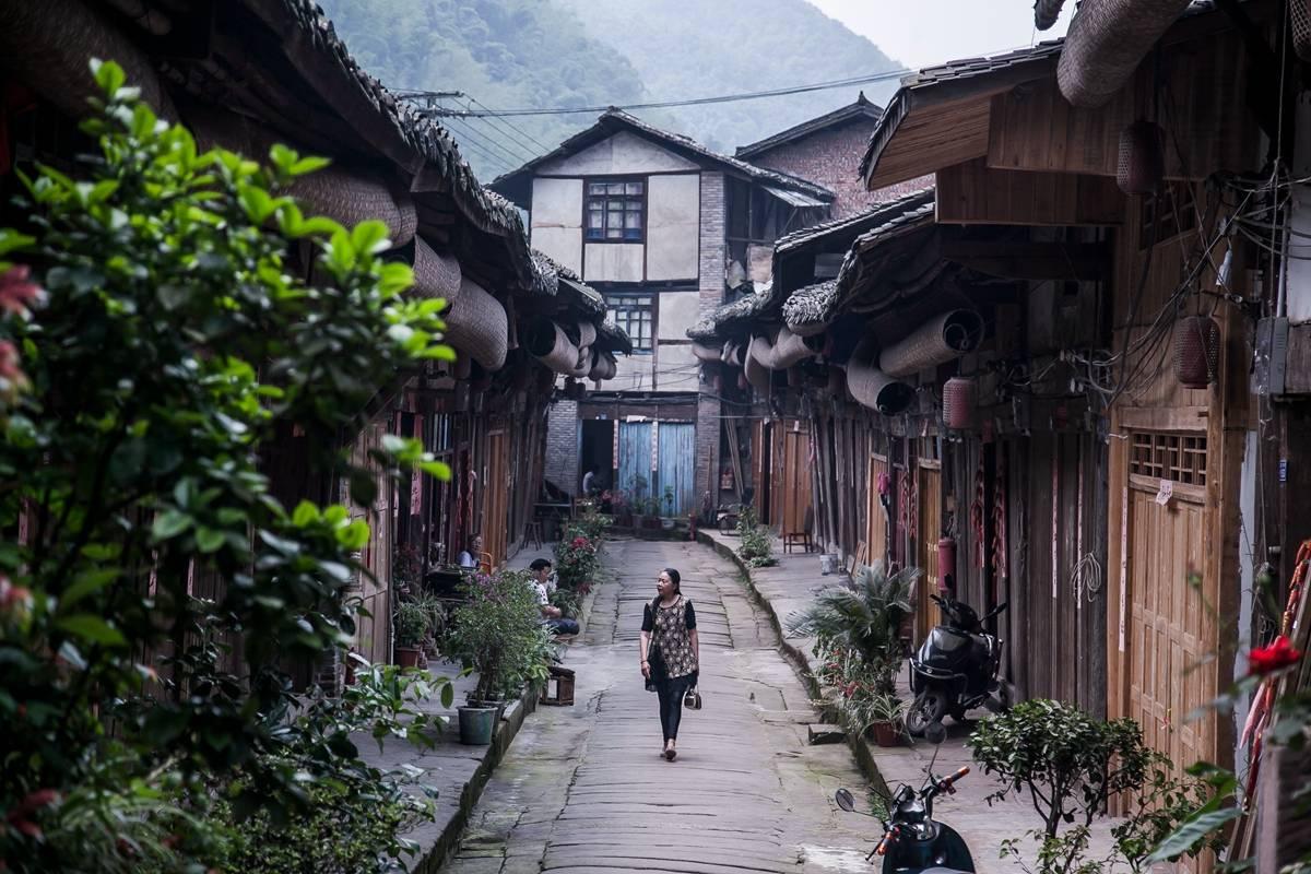 小摩：下调福耀玻璃(03606.HK)评级至“中性” 目标价降至34港元